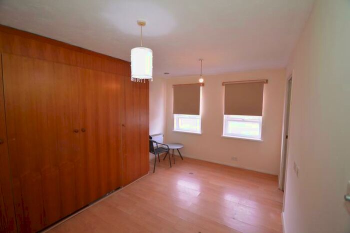 1 Bedroom Showroom To Rent In Harper Road, Beckton, London, E6