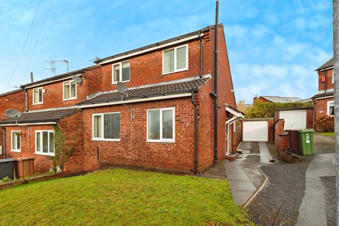 2 Bedroom Terraced House For Sale In Buckley Close, Hyde, Greater Manchester, SK14
