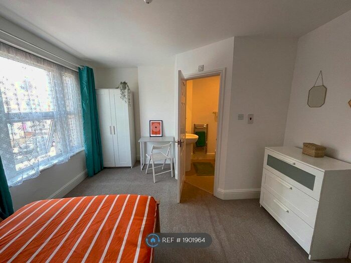 5 Bedroom Semi-Detached House To Rent In Seymour Road, Gloucester, GL1