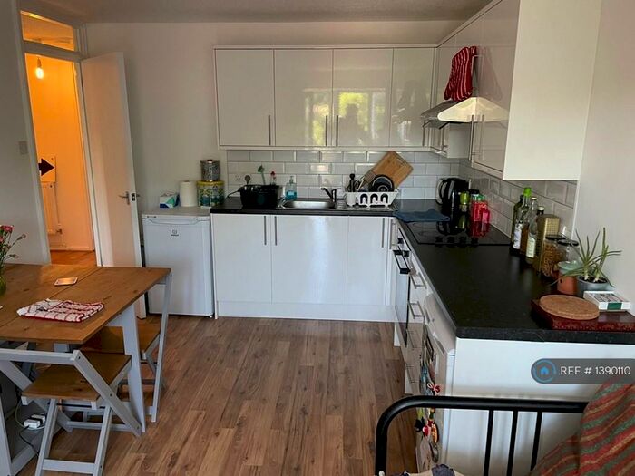 2 Bedroom Flat To Rent In Barney Close, London, SE7
