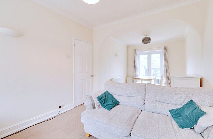 3 Bedroom Terraced House For Sale In Upminster Road South, Rainham, RM13
