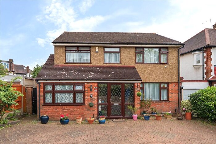 3 Bedroom Detached House For Sale In Brycedale Crescent, London, N14