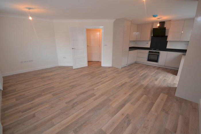 2 Bedroom Flat To Rent In Wokingham Road, Earley, Reading, RG6