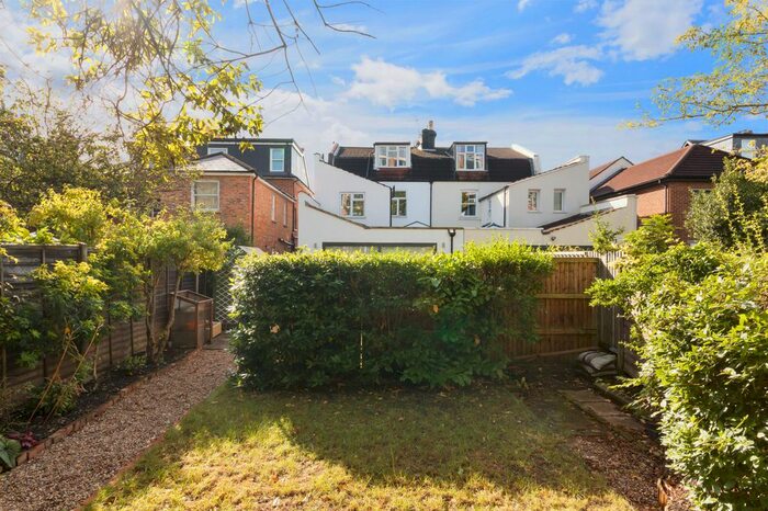 2 Bedroom Flat To Rent In Griffiths Road, Wimbledon, SW19