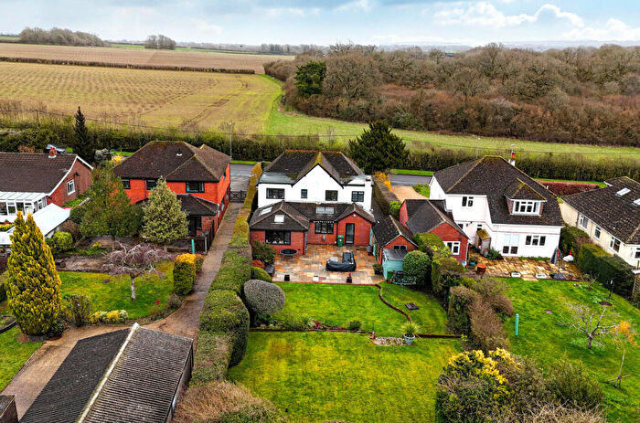 4 Bedroom Detached House For Sale In Fox Lane, Oakley, Basingstoke, Hampshire, RG23