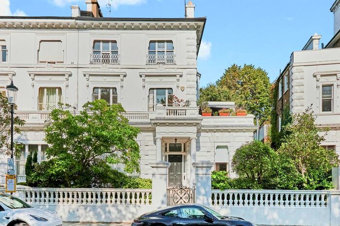 2 Bedroom Flat To Rent In The Boltons, London, SW10