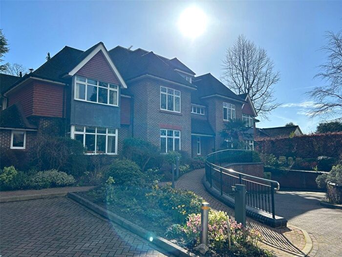 2 Bedroom Flat To Rent In Oakhill Lodge, Church Lane, Oxted, Surrey, RH8
