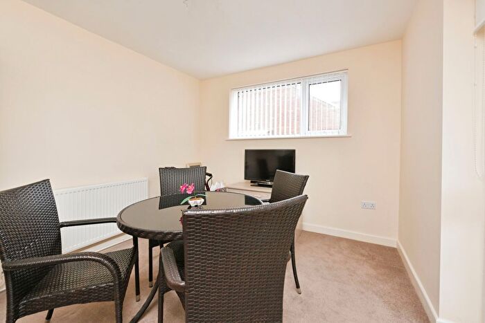 2 Bedroom Bungalow For Sale In Woodhill Road, Northampton, Northamptonshire, NN5