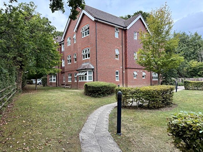 1 Bedroom Flat For Sale In Marine Court, Jones Lane, Hythe, SO45