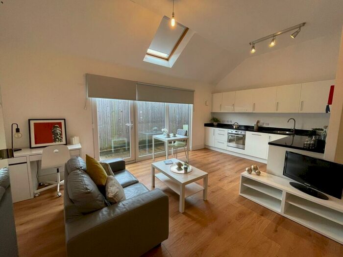 Flat To Rent In Town Hall, Bexley Square, Salford, Manchester, M3