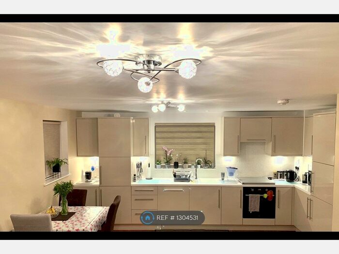 2 Bedroom Flat To Rent In Burnham Gardens, Croydon CR0