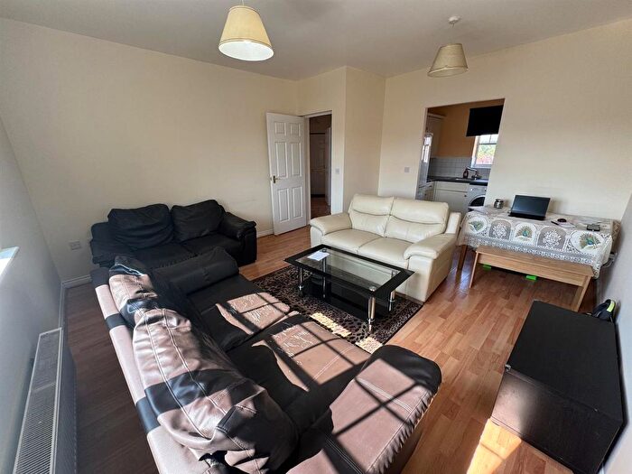 2 Bedroom Flat To Rent In Symphony Close, Edgware, HA8