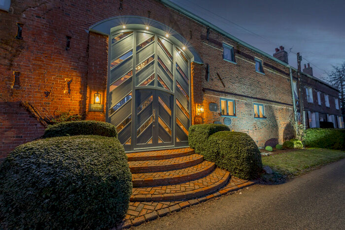 4 Bedroom Barn Conversion To Rent In Stafford Barn, Far Street, Bradmore, NG11