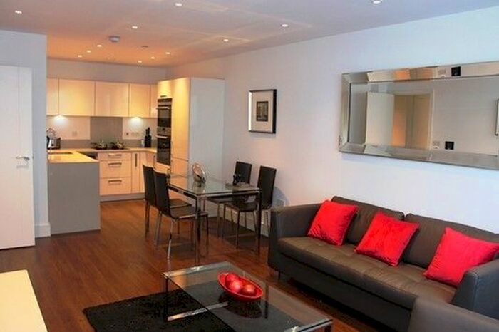 2 Bedroom Flat To Rent In Finsbury Court, Queensland Road, Holloway, London, N7