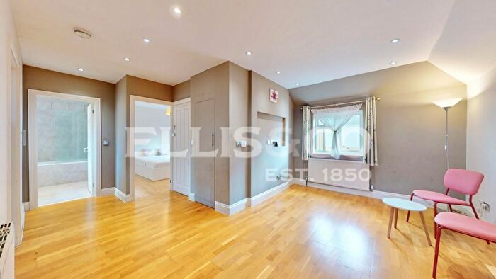 2 Bedroom Flat For Sale In Otter Road, Greenford, UB6