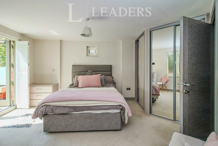 3 Bedroom Flat To Rent In Park Edge, The Park, NG7