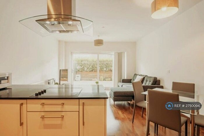 2 Bedroom Flat To Rent In Flamsteed Close, Cambridge, CB1