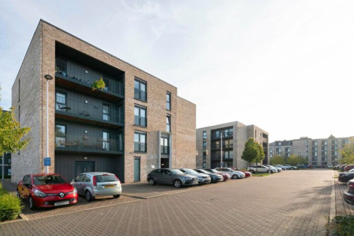 3 Bedroom Flat To Rent In Allanfield, Edinburgh, Midlothian, EH7