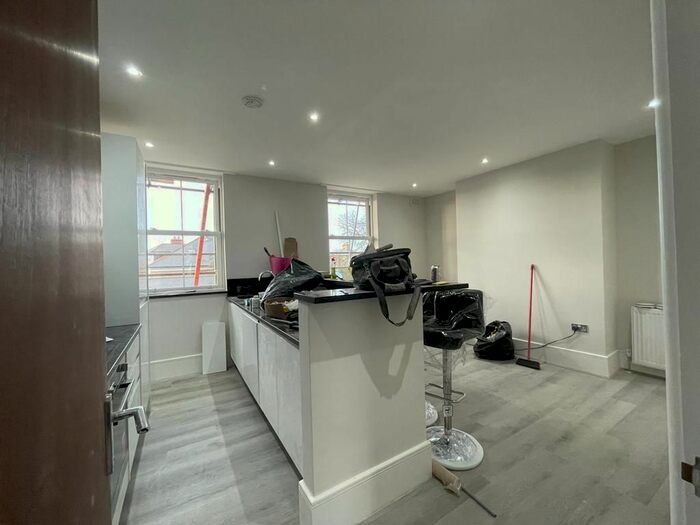 3 Bedroom Flat To Rent In Wickham Road, Brockley, SE4