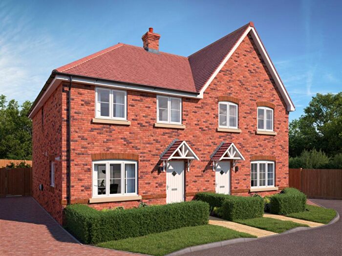 3 Bedroom Semi-Detached House For Sale In Woodview Chase, Medstead, Alton, Hampshire, GU34