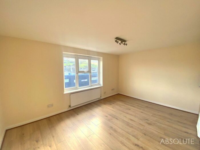 1 Bedroom Flat To Rent In Bradley Lane, Newton Abbot, TQ12