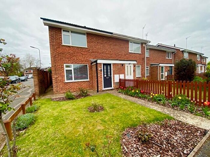 2 Bedroom House To Rent In Glenwoods, Newport Pagnell, MK16