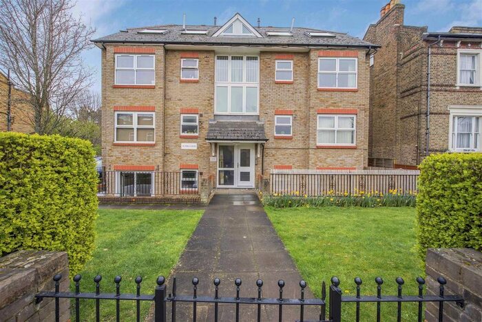 1 Bedroom Flat To Rent In Amyand Park Road, St Margarets, Twickenham, TW1