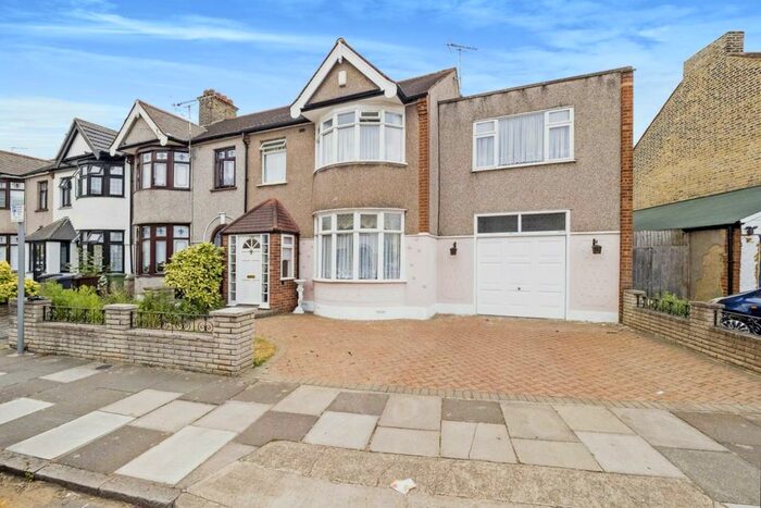 4 Bedroom End Of Terrace House For Sale In Salisbury Avenue, Barking, IG11