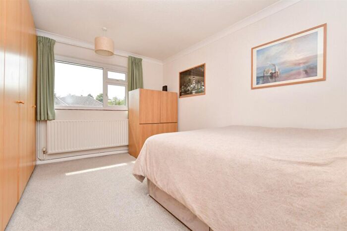 2 Bedroom Maisonette For Sale In Cheviot Close, Banstead, Surrey, SM7