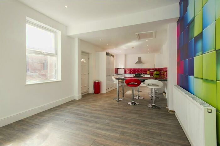 5 Bedroom Detached House To Rent In Derby Grove, Nottingham, NG7