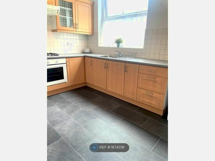 1 Bedroom Flat To Rent In Ladybarn Crescent, Manchester, M14