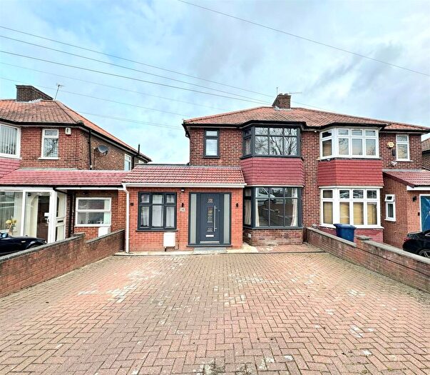 4 Bedroom Property To Rent In Whitton Avenue East, Greenford, UB6