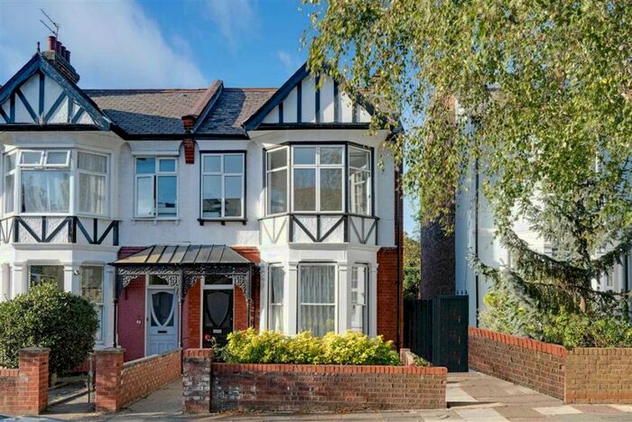 2 Bedroom Flat To Rent In Caddington Road, Cricklewood, NW2