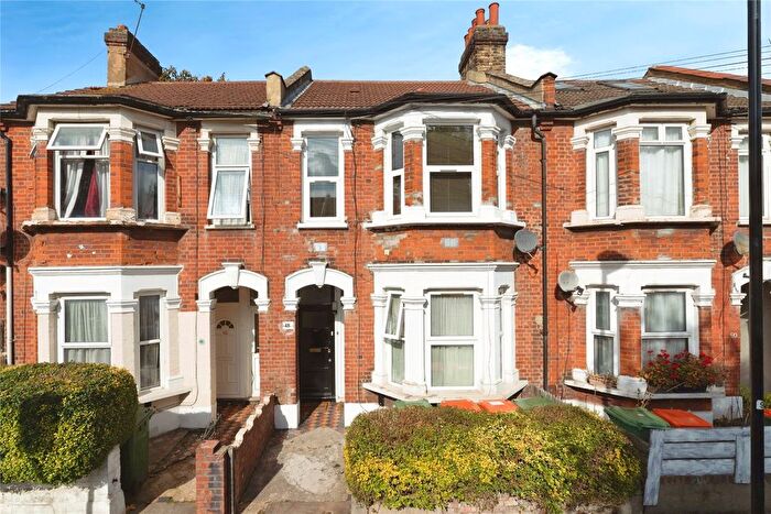 3 Bedroom Flat To Rent In Caledon Road, E6