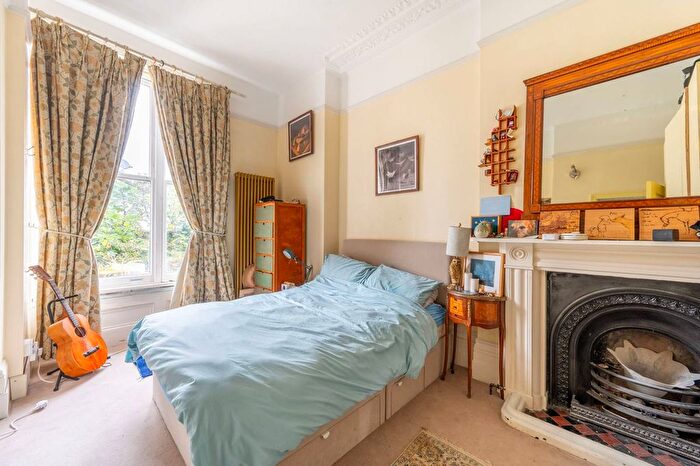 1 Bedroom Flat For Sale In Pembridge Crescent, Notting Hill, London, W11