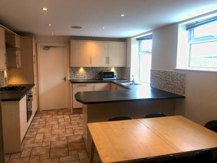 5 Bedroom Maisonette To Rent In Chillingham Road, Heaton, Newcastle Upon Tyne, NE6