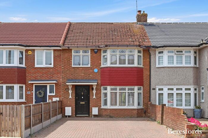 3 Bedroom Terraced House For Sale In Gray Gardens, Rainham, RM13