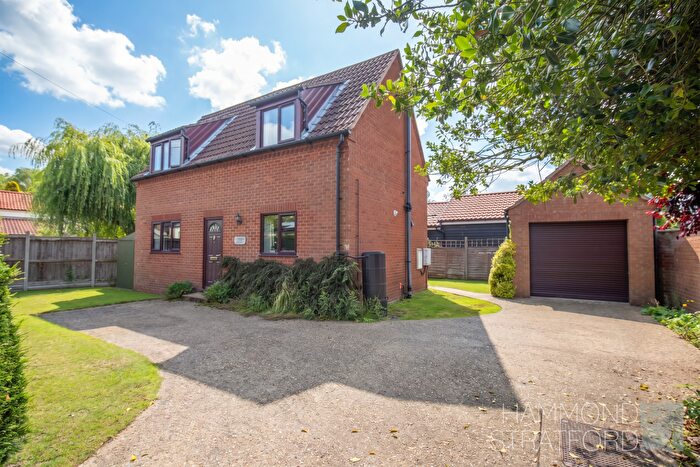 2 Bedroom Chalet For Sale In Chapel Street, Barford, NR9