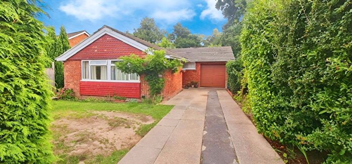 3 Bedroom Bungalow For Sale In Hillview Road, Hythe, SO45