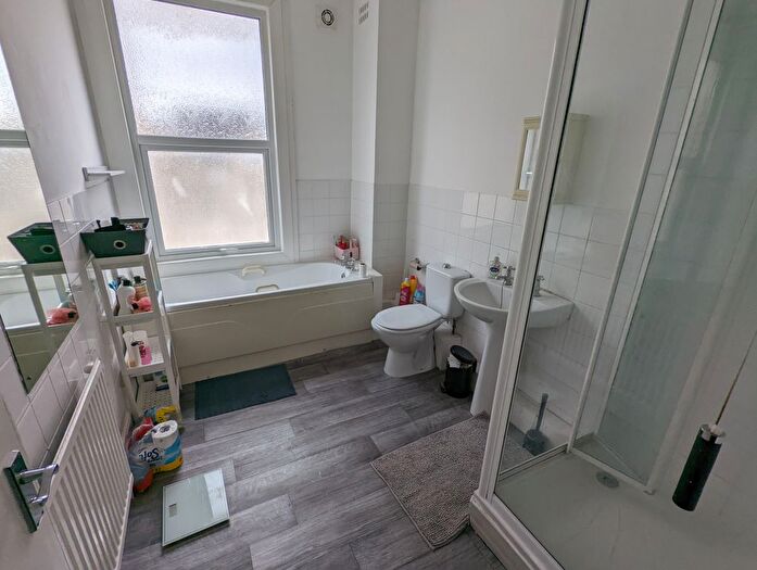 6 Bedroom Terraced House To Rent In Watlington Street, Reading, RG1