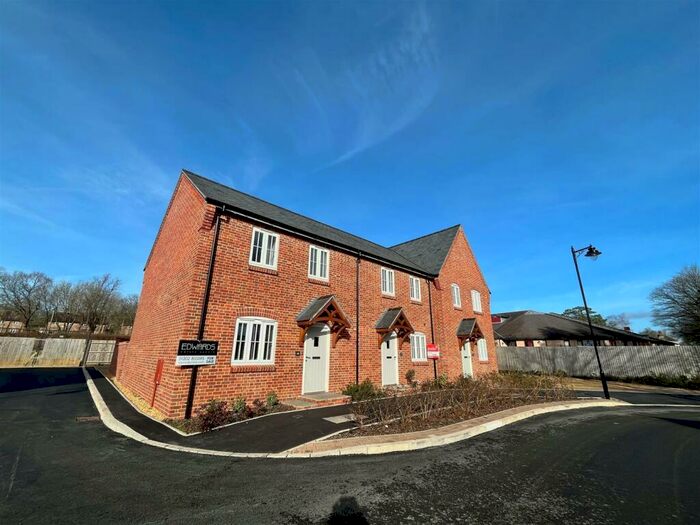 3 Bedroom End Of Terrace House For Sale In Farrs Avenue, Wimborne, BH21