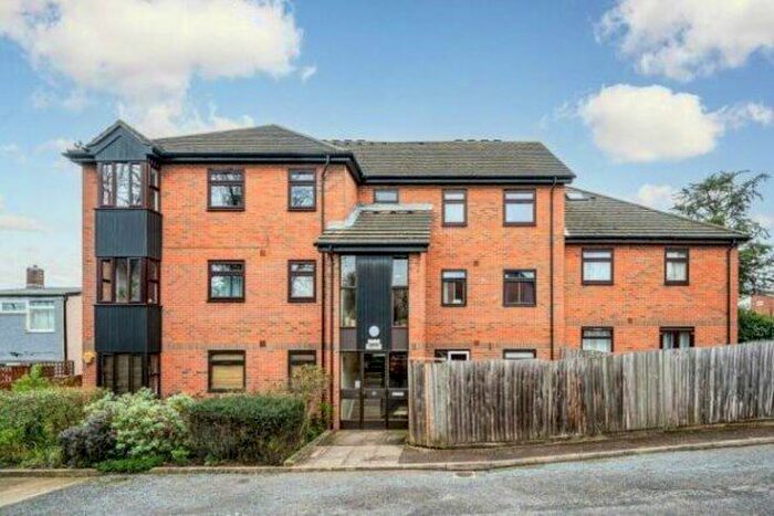 2 Bedroom Flat To Rent In Acorn Way, London, SE23