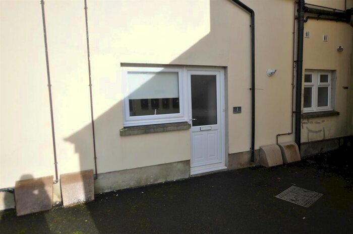 2 Bedroom Flat To Rent In St. John Street, Whitland, SA34