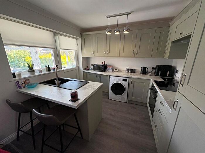 2 Bedroom Detached Bungalow For Sale In Plumpton Gardens, Wrose, Bradford, BD2