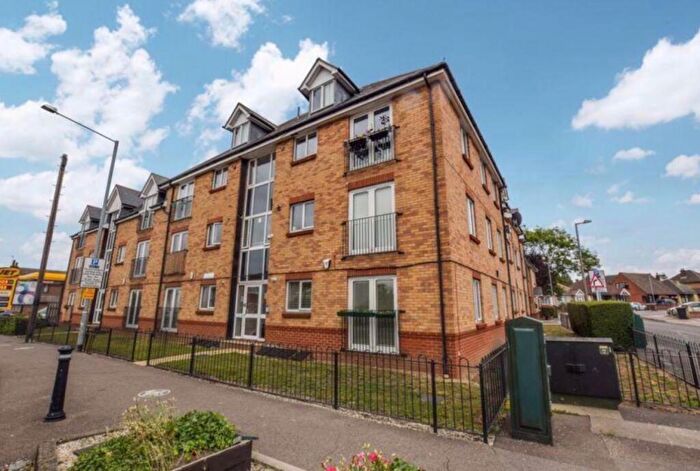 2 Bedroom Apartment For Sale In Southend Road, Stanford-Le-Hope, SS17