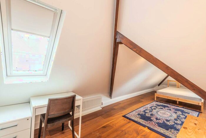 3 Bedroom Flat To Rent In Finchley Road, Hampstead, London, NW3