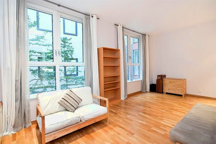 Apartment To Rent In Hosier Lane, EC1A