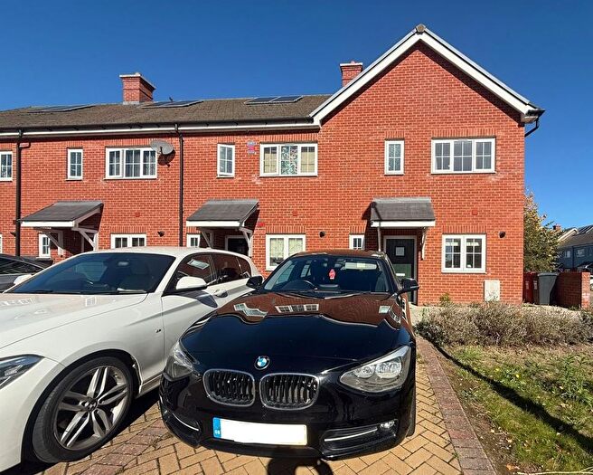 3 Bedroom End Terrace House To Rent In Kerswell Close, Slough, SL2
