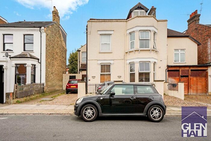 1 Bedroom Flat For Sale In Parkhurst Road, London, N11