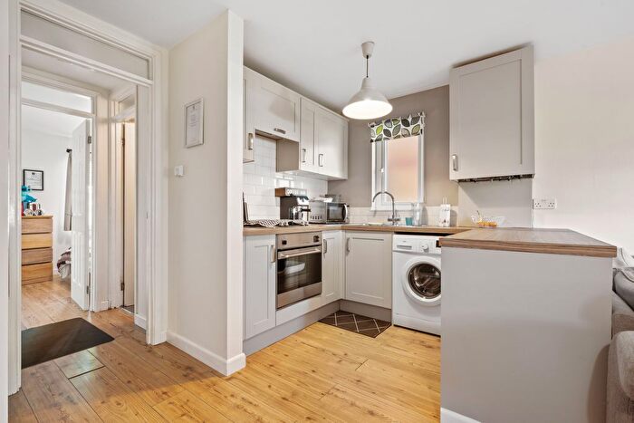 1 Bedroom Flat To Rent In Reynolds Close, Colliers Wood, London, SW19